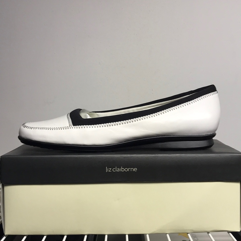 New - Women’s Liz Claiborne White Leather Shoes 9M